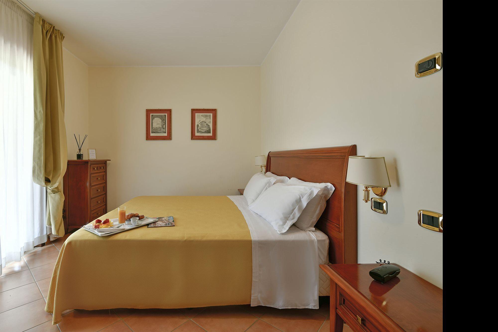 Minerva Resort Hotel Paestum Esterno foto