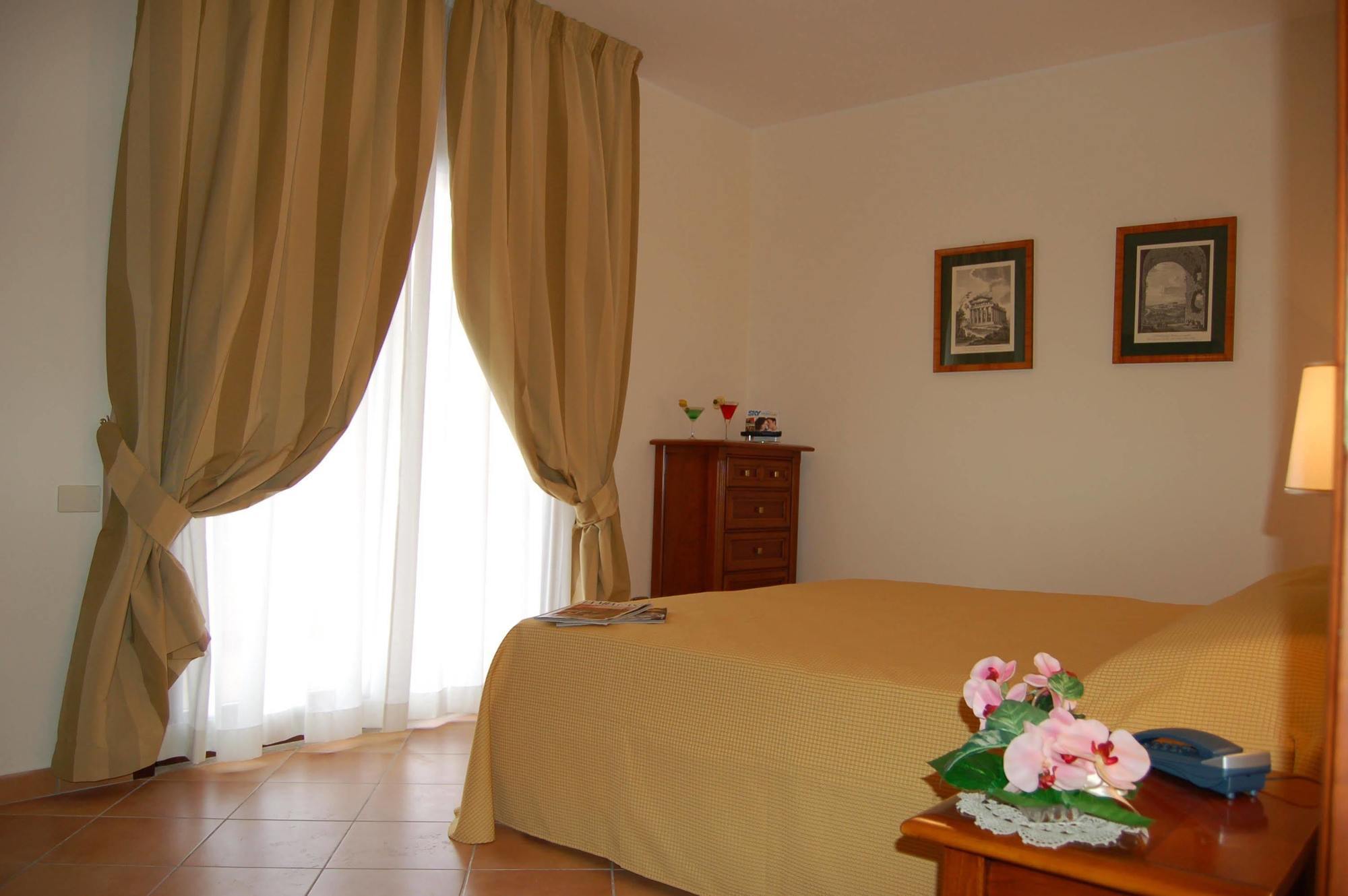 Minerva Resort Hotel Paestum Esterno foto